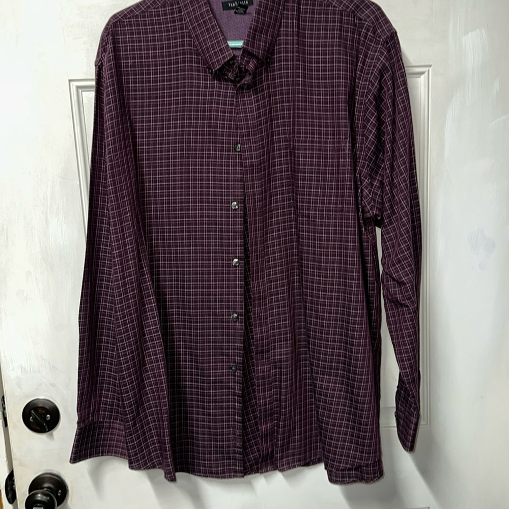 Men’s XL Van Heusen button down long sleeved dark purple grid print tall fit